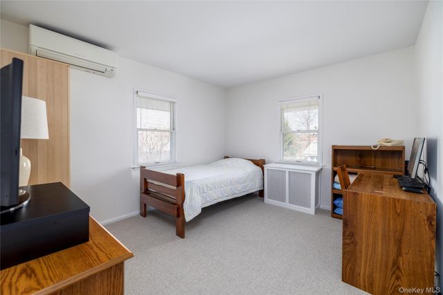 36 W Windsor Parkway, Oceanside, NY 11572