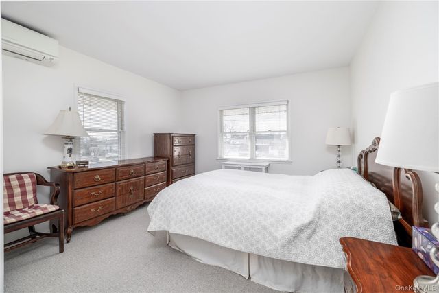 36 W Windsor Parkway, Oceanside, NY 11572