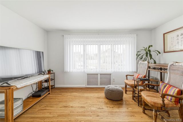 36 W Windsor Parkway, Oceanside, NY 11572