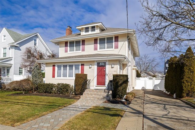 36 W Windsor Parkway, Oceanside, NY 11572