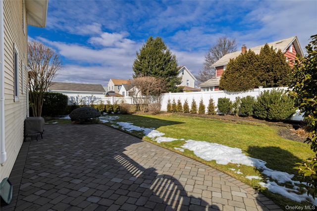 36 W Windsor Parkway, Oceanside, NY 11572