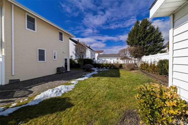 36 W Windsor Parkway, Oceanside, NY 11572