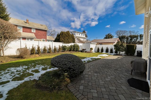 36 W Windsor Parkway, Oceanside, NY 11572