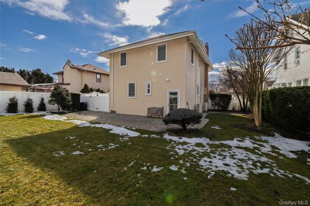 36 W Windsor Parkway, Oceanside, NY 11572