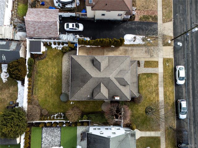 36 W Windsor Parkway, Oceanside, NY 11572