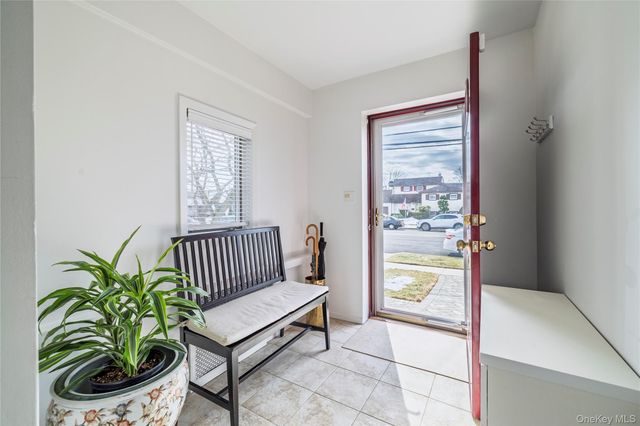 36 W Windsor Parkway, Oceanside, NY 11572