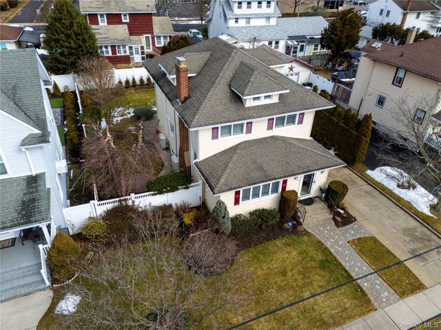 36 W Windsor Parkway, Oceanside, NY 11572