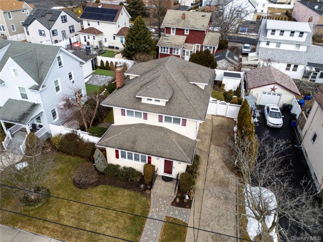 36 W Windsor Parkway, Oceanside, NY 11572