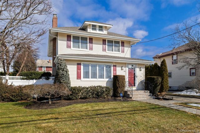 36 W Windsor Parkway, Oceanside, NY 11572