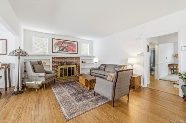 36 W Windsor Parkway, Oceanside, NY 11572