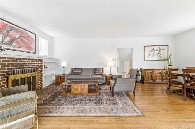 36 W Windsor Parkway, Oceanside, NY 11572