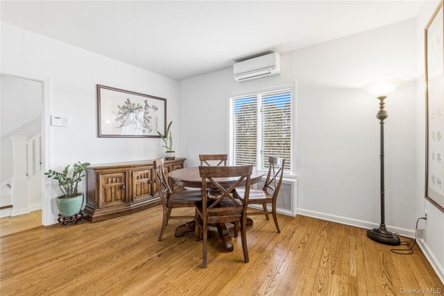 36 W Windsor Parkway, Oceanside, NY 11572