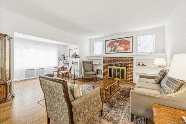 36 W Windsor Parkway, Oceanside, NY 11572