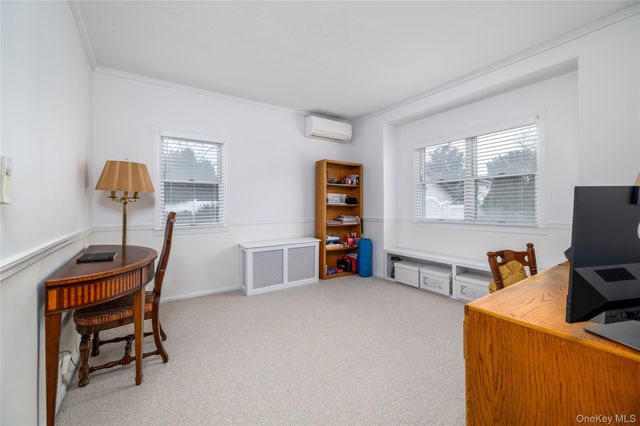 36 W Windsor Parkway, Oceanside, NY 11572