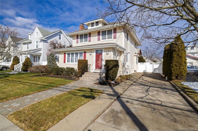 36 W Windsor Parkway, Oceanside, NY 11572