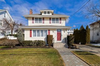 36 W Windsor Parkway, Oceanside, NY 11572