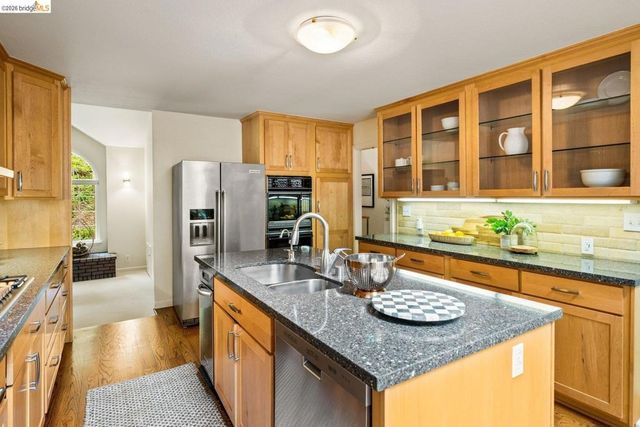6685 Shepherd Canyon Rd, Oakland, CA 94611