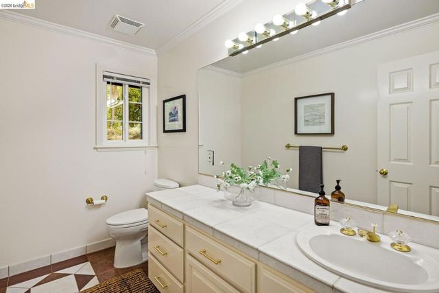 6685 Shepherd Canyon Rd, Oakland, CA 94611