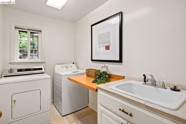 6685 Shepherd Canyon Rd, Oakland, CA 94611