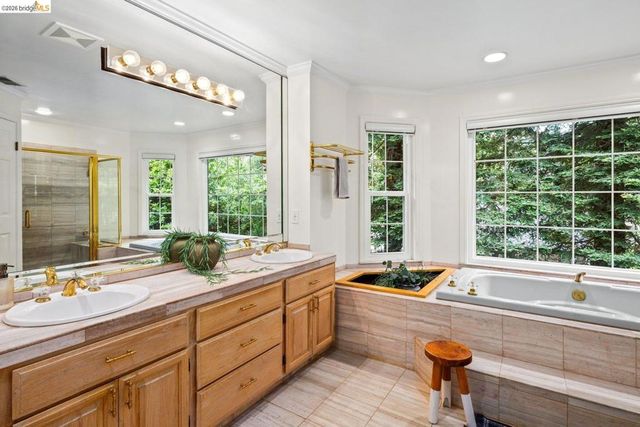 6685 Shepherd Canyon Rd, Oakland, CA 94611