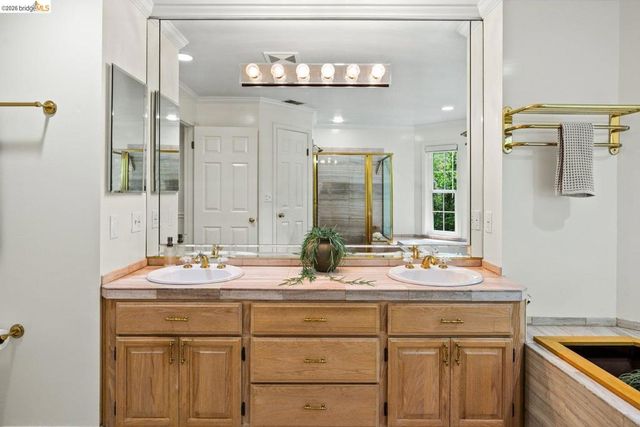 6685 Shepherd Canyon Rd, Oakland, CA 94611