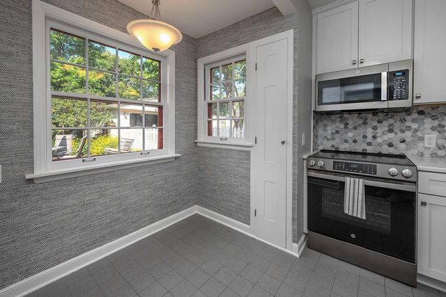 2611 N 84th STREET, Wauwatosa, WI 53226