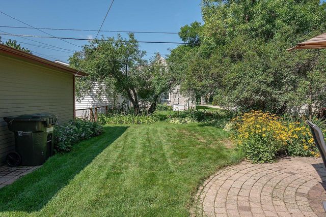 2611 N 84th STREET, Wauwatosa, WI 53226