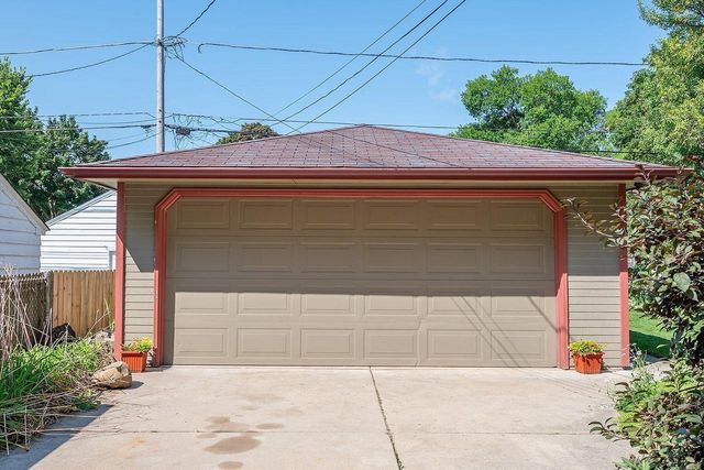 2611 N 84th STREET, Wauwatosa, WI 53226