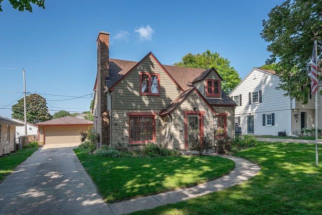 2611 N 84th STREET, Wauwatosa, WI 53226