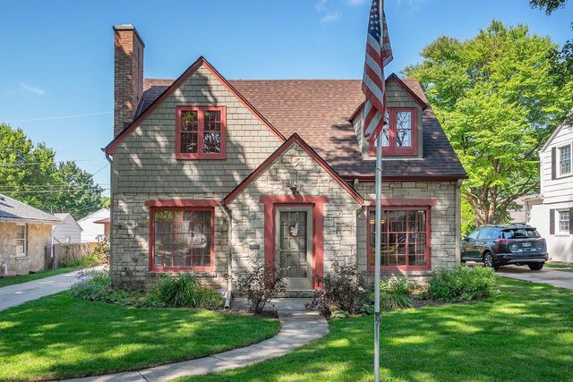 2611 N 84th STREET, Wauwatosa, WI 53226