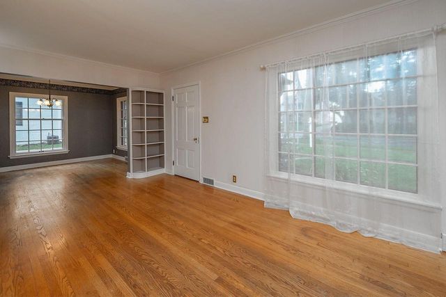 2611 N 84th STREET, Wauwatosa, WI 53226