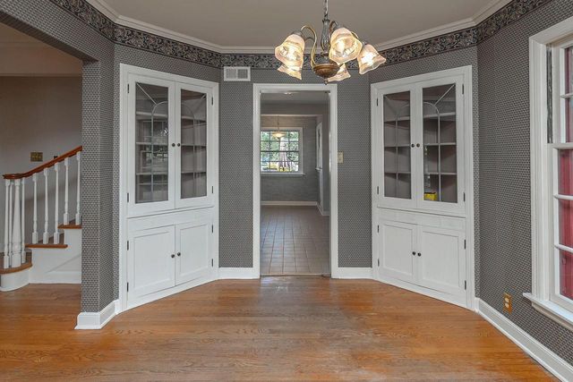 2611 N 84th STREET, Wauwatosa, WI 53226