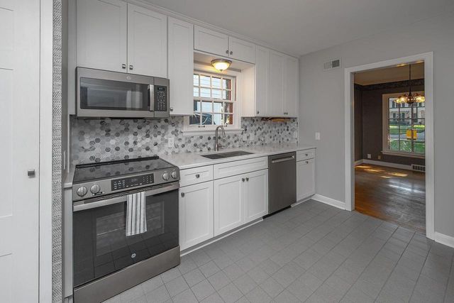2611 N 84th STREET, Wauwatosa, WI 53226