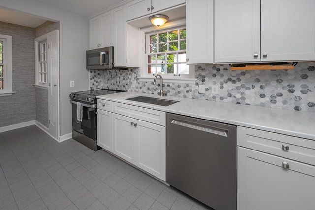 2611 N 84th STREET, Wauwatosa, WI 53226