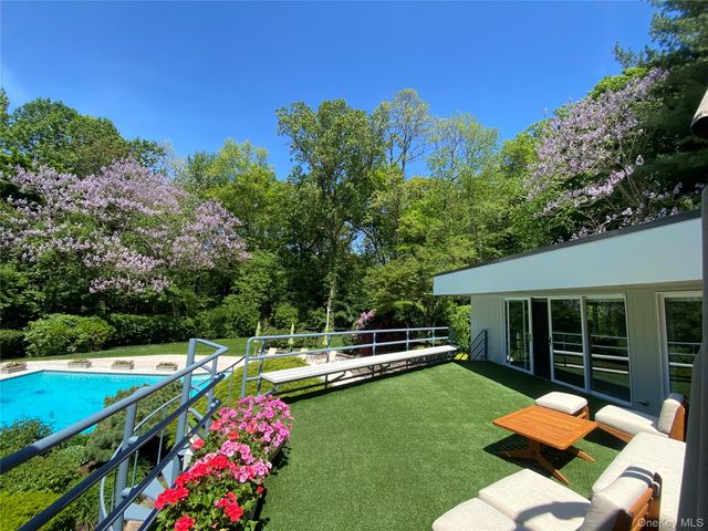 10 Cypress Point Drive, Purchase, NY 10577