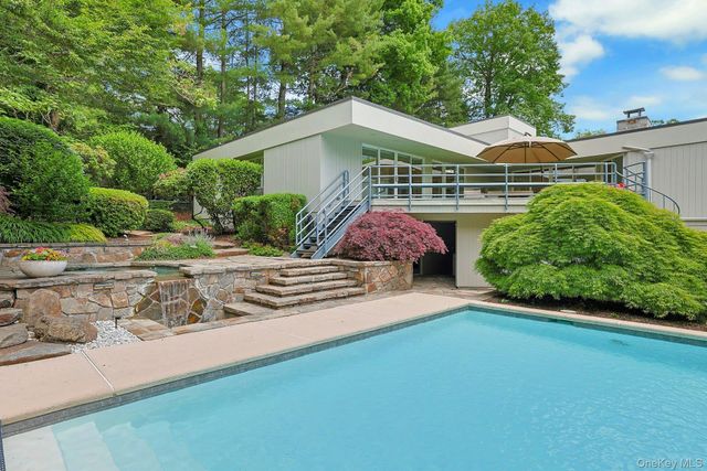 10 Cypress Point Drive, Purchase, NY 10577