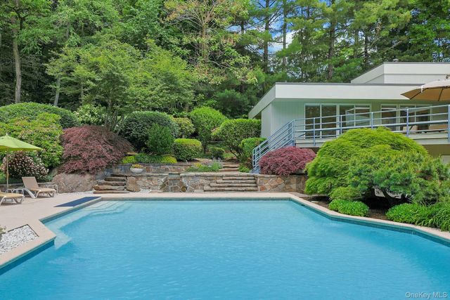 10 Cypress Point Drive, Purchase, NY 10577