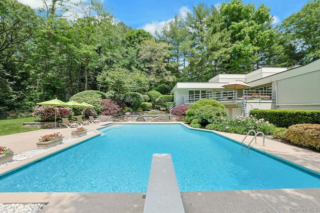 10 Cypress Point Drive, Purchase, NY 10577
