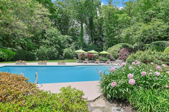 10 Cypress Point Drive, Purchase, NY 10577