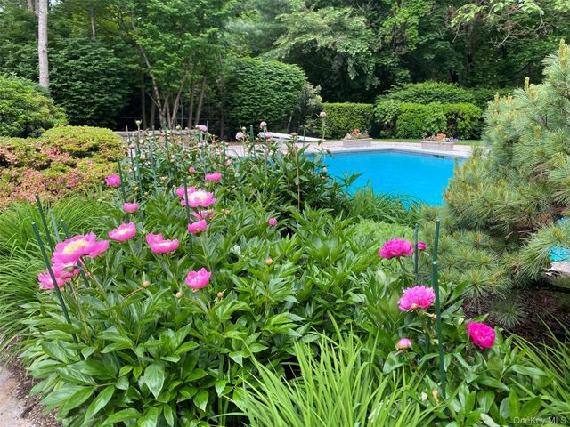 10 Cypress Point Drive, Purchase, NY 10577