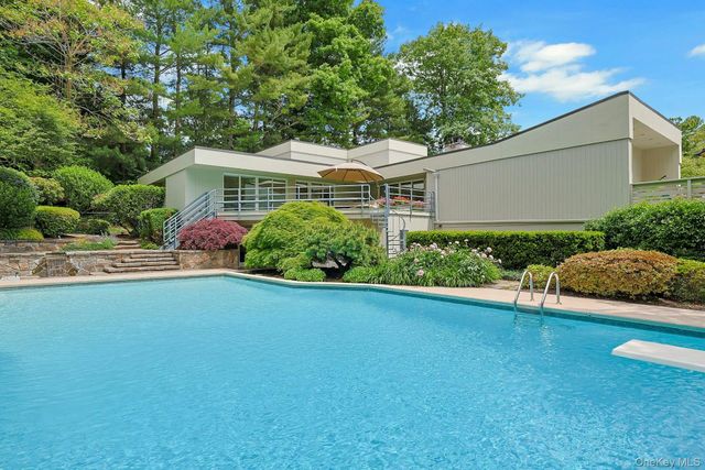 10 Cypress Point Drive, Purchase, NY 10577