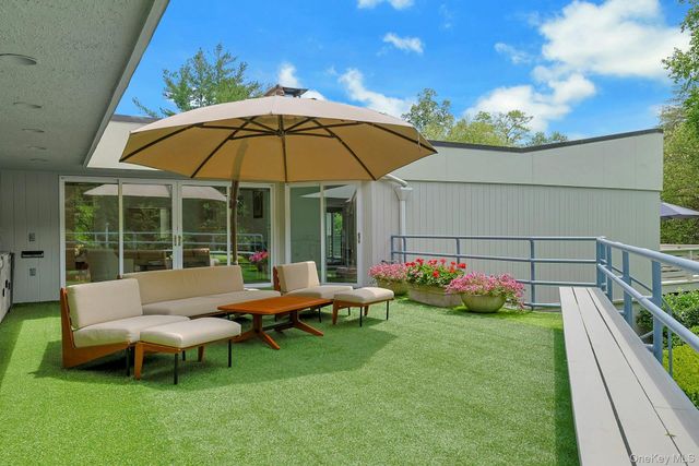 10 Cypress Point Drive, Purchase, NY 10577