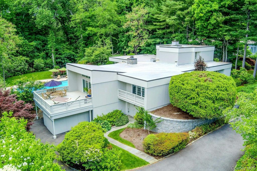 10 Cypress Point Drive, Purchase, NY 10577
