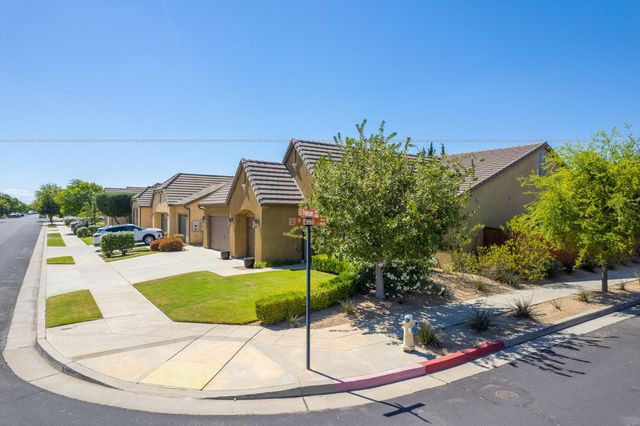 4199 Trenton Avenue, Clovis, CA 93619