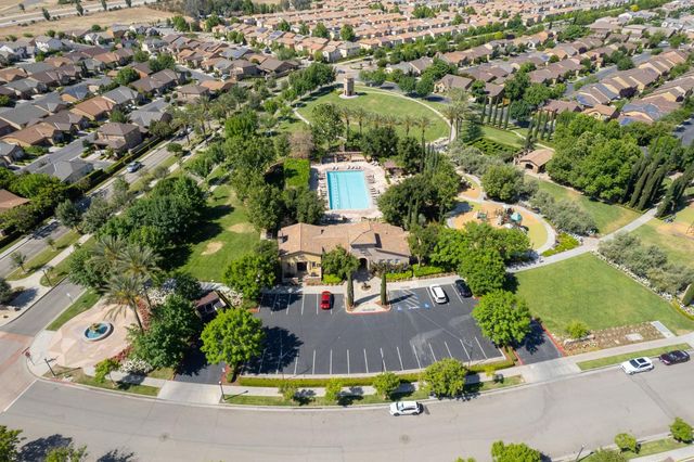 4199 Trenton Avenue, Clovis, CA 93619