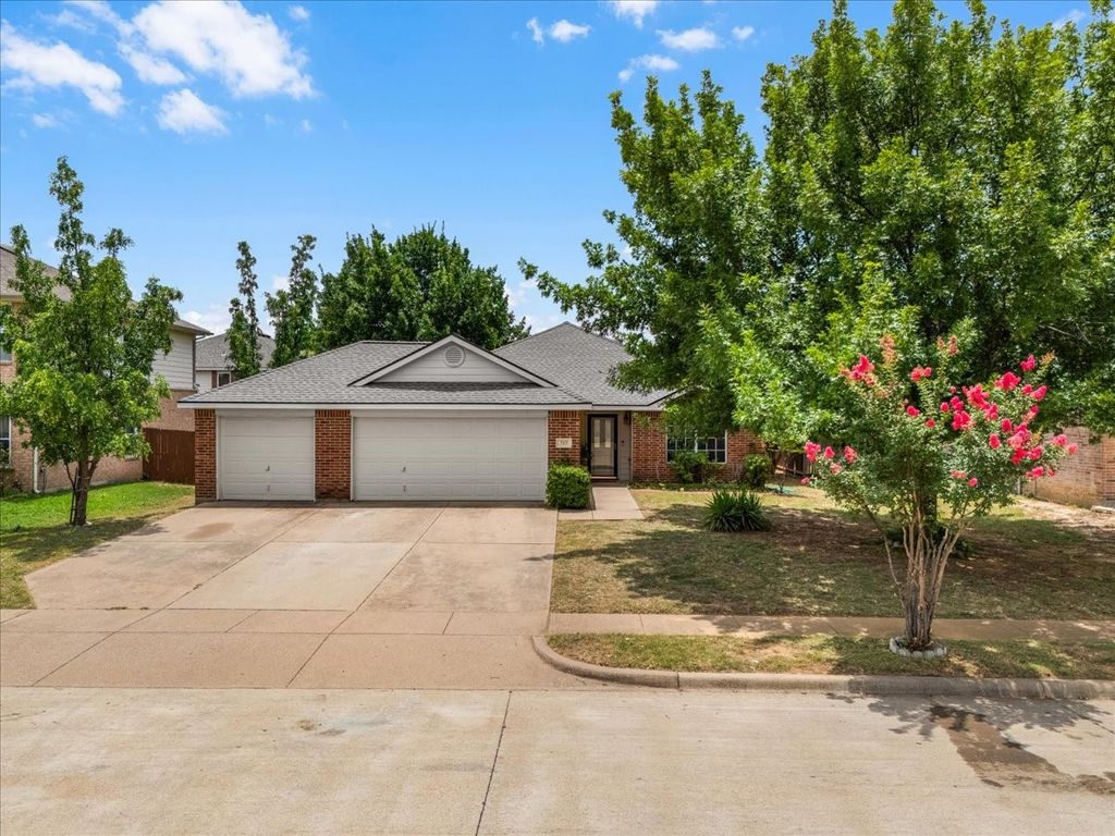 717 Partridge Drive, Saginaw, TX 76131