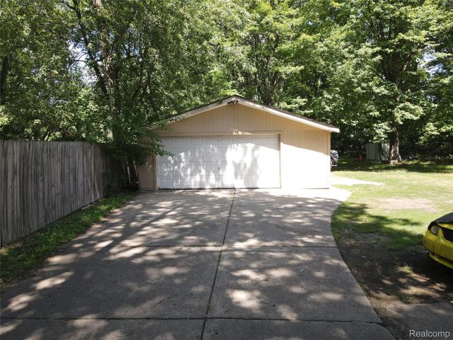 21190 Midway Avenue, Southfield, MI 48075