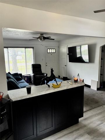 21190 Midway Avenue, Southfield, MI 48075