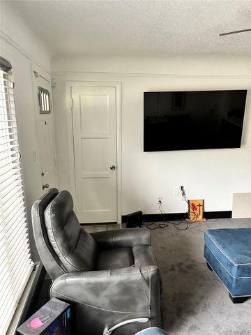 21190 Midway Avenue, Southfield, MI 48075