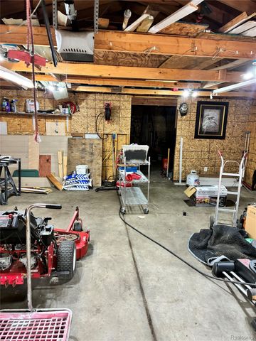 21190 Midway Avenue, Southfield, MI 48075